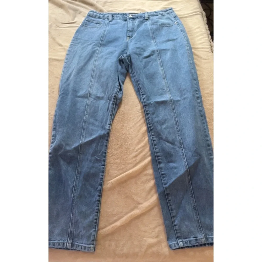 PrettyLittleThing Light Wash Denim Straight Leg Jeans Women's Size US 12‎